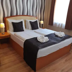 3* Hotell Six